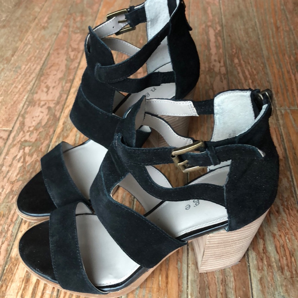 Hinge Cora Block Heeled Sandal